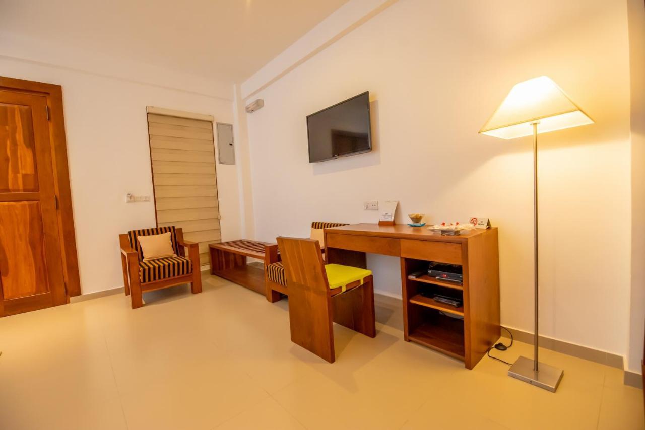 The Residence Хикадува Екстериор снимка